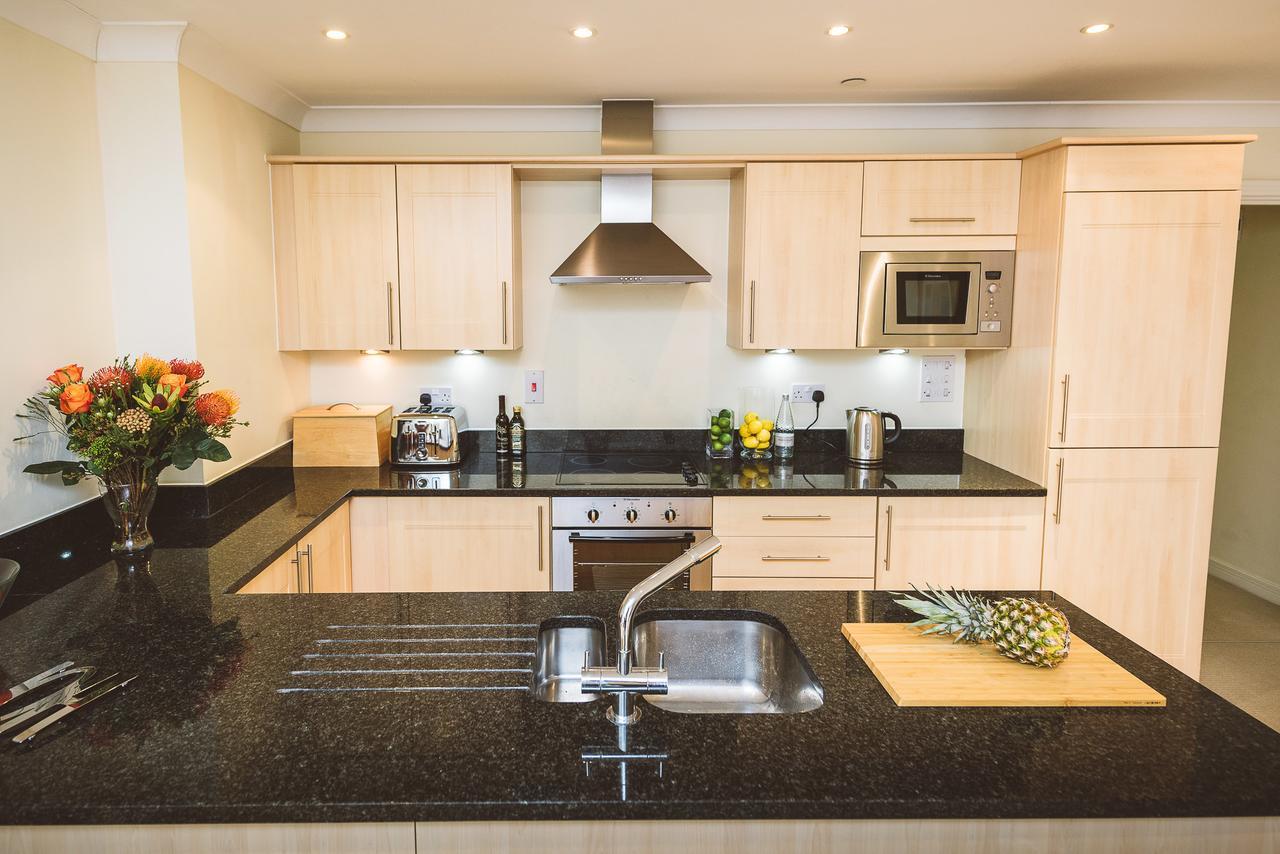 ليذرهيد Charming Two Bedroom Apartment With Free Private Parking المظهر الخارجي الصورة