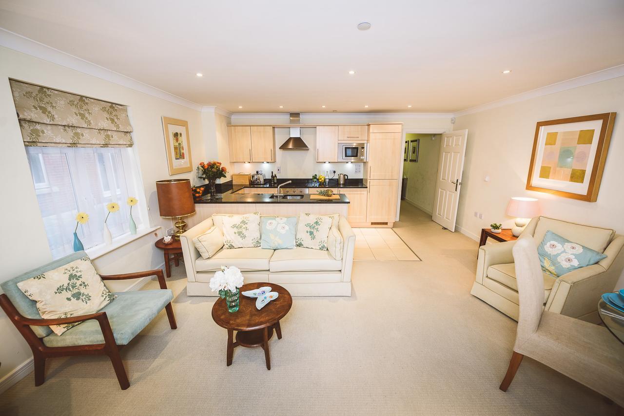 ليذرهيد Charming Two Bedroom Apartment With Free Private Parking المظهر الخارجي الصورة