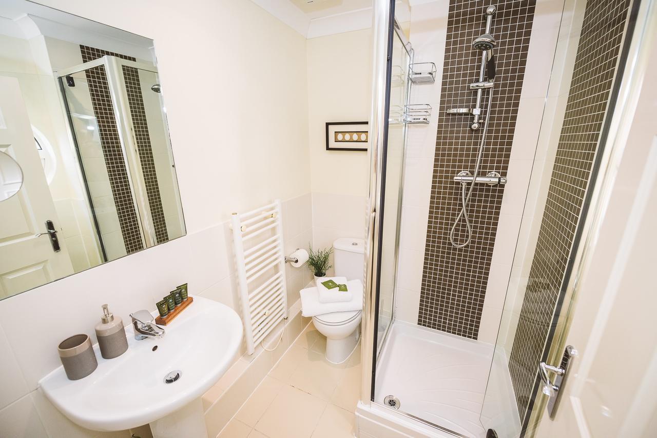 ليذرهيد Charming Two Bedroom Apartment With Free Private Parking المظهر الخارجي الصورة