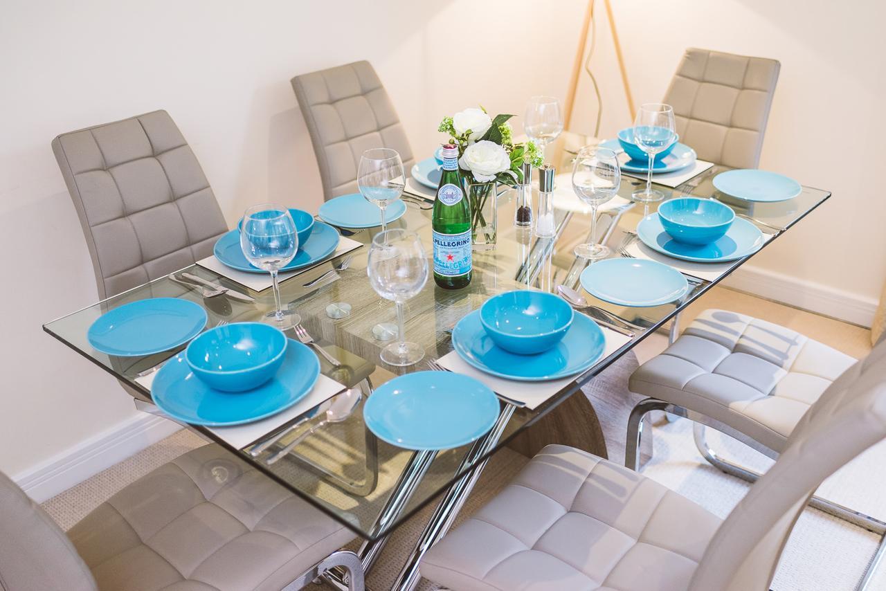 ليذرهيد Charming Two Bedroom Apartment With Free Private Parking المظهر الخارجي الصورة