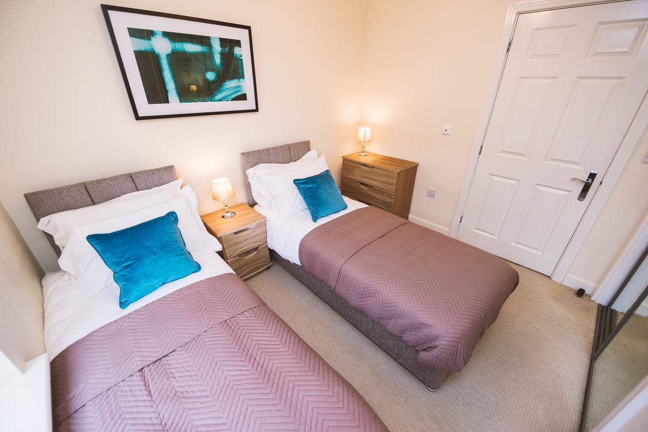 ليذرهيد Charming Two Bedroom Apartment With Free Private Parking المظهر الخارجي الصورة