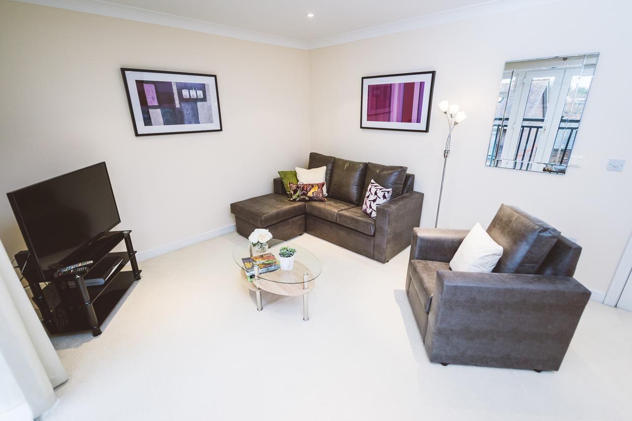 ليذرهيد Charming Two Bedroom Apartment With Free Private Parking المظهر الخارجي الصورة